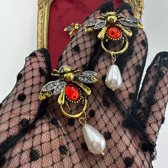 Vintage Luxury Honeybee Gold Red Pearl Drop Earrings - Picture 3 of 9